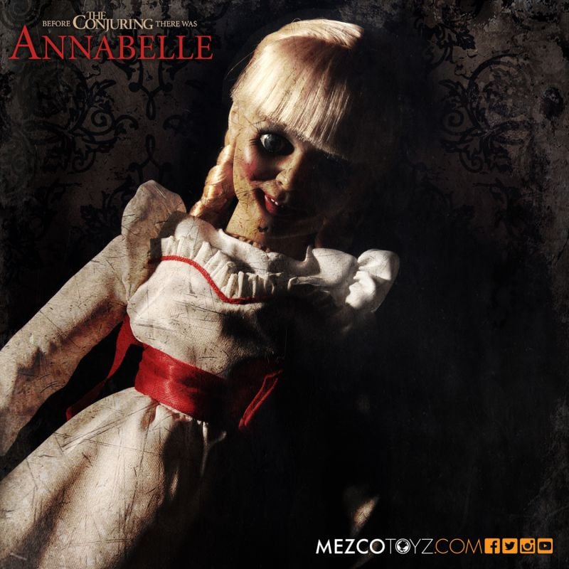 Annabelle Roto Plush Doll Prop Replica - El Conjuro: Annabelle Mezco Toyz