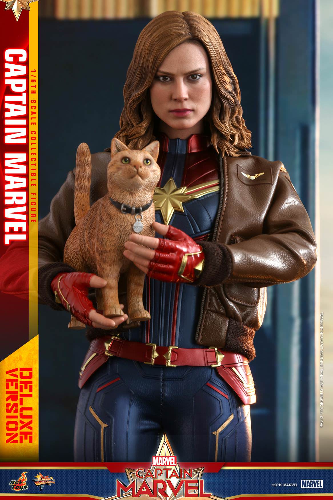 Captain Marvel Deluxe 1/6 - Captain Marvel Hot Toys
