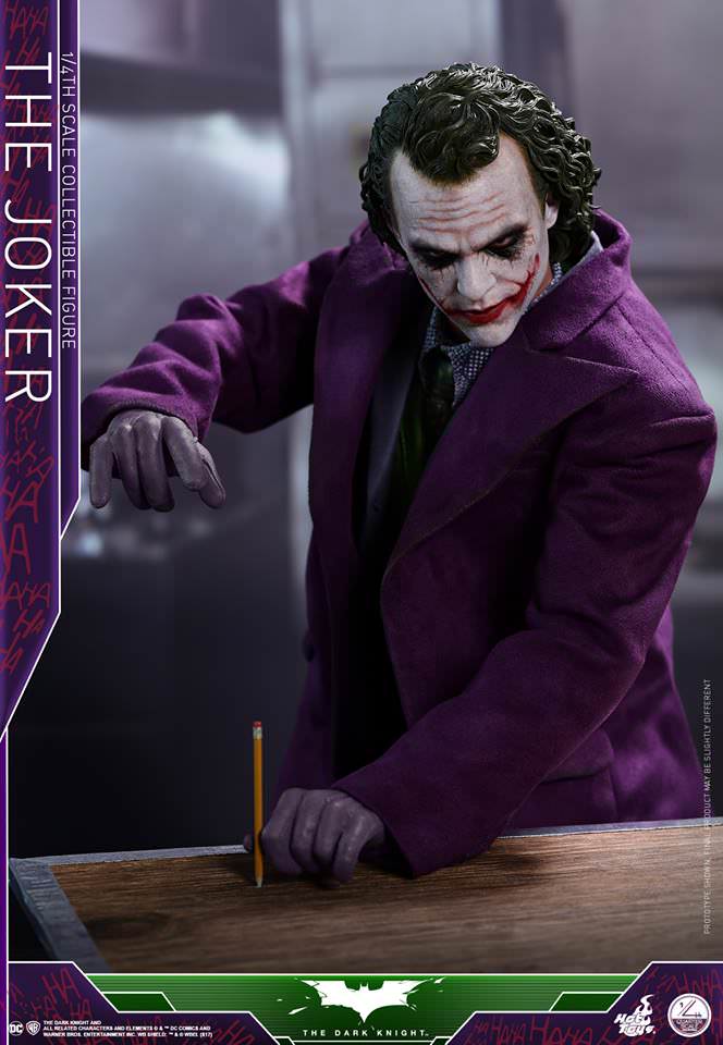 The Joker 1/4 - The Dark Knight Hot Toys