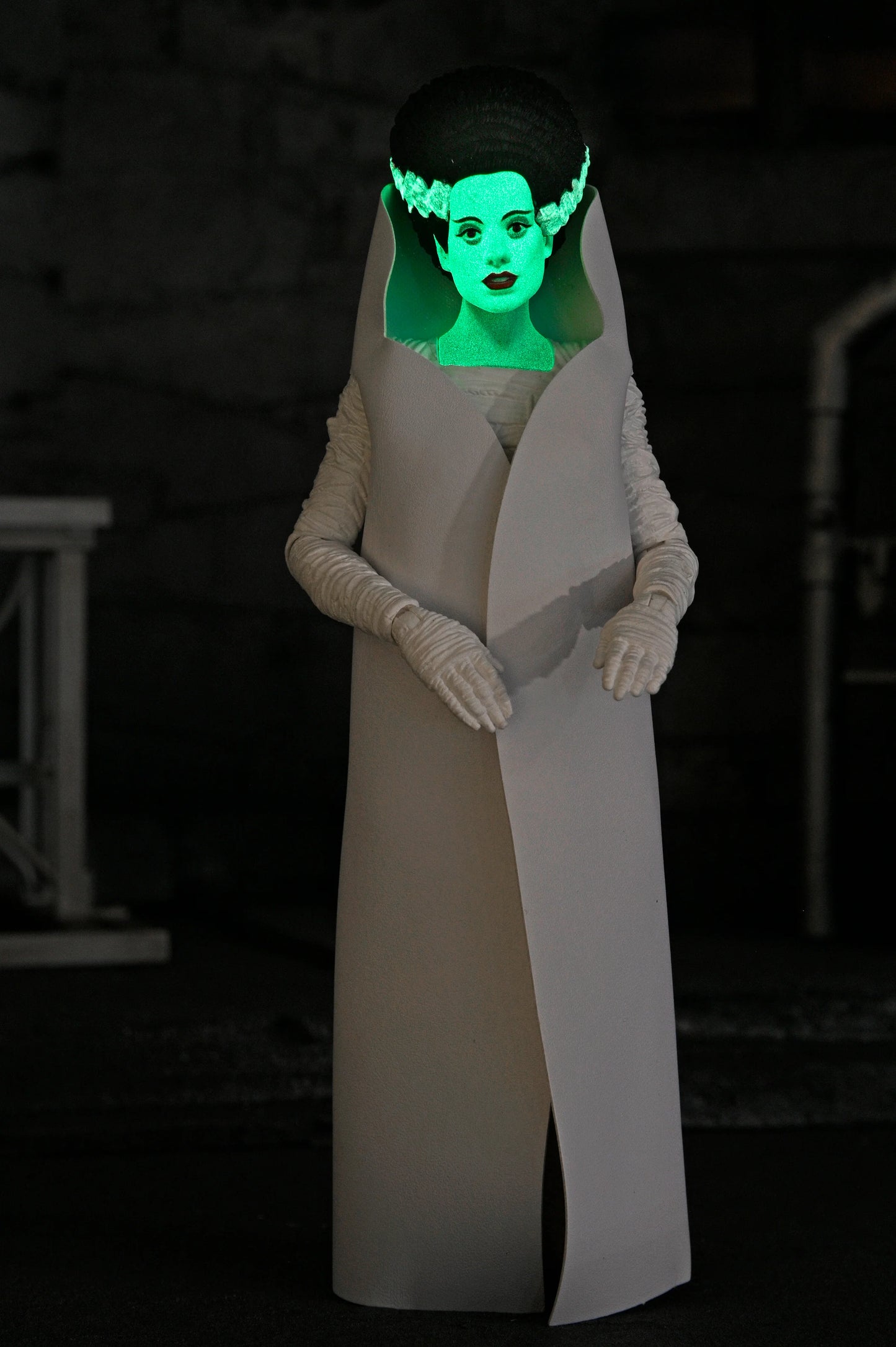 Bride of Frankenstein (Glow in the Dark) Retro - Universal Monsters NECA SDCC 2025