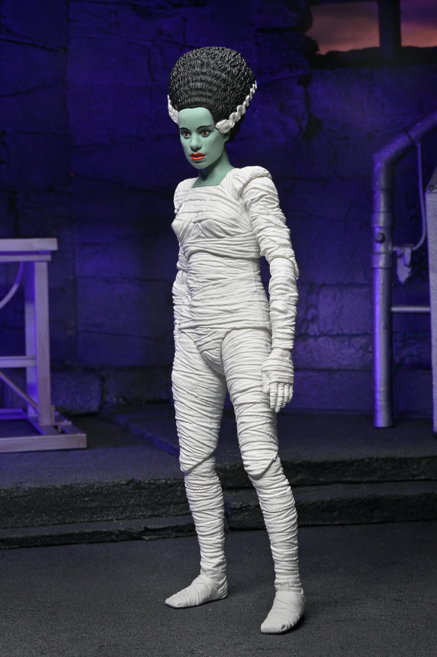 Bride of Frankenstein (Glow in the Dark) Retro - Universal Monsters NECA SDCC 2025