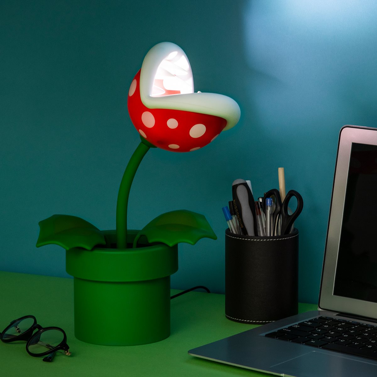 Piranha Plant Poseable Lamp - Super Mario Paladone