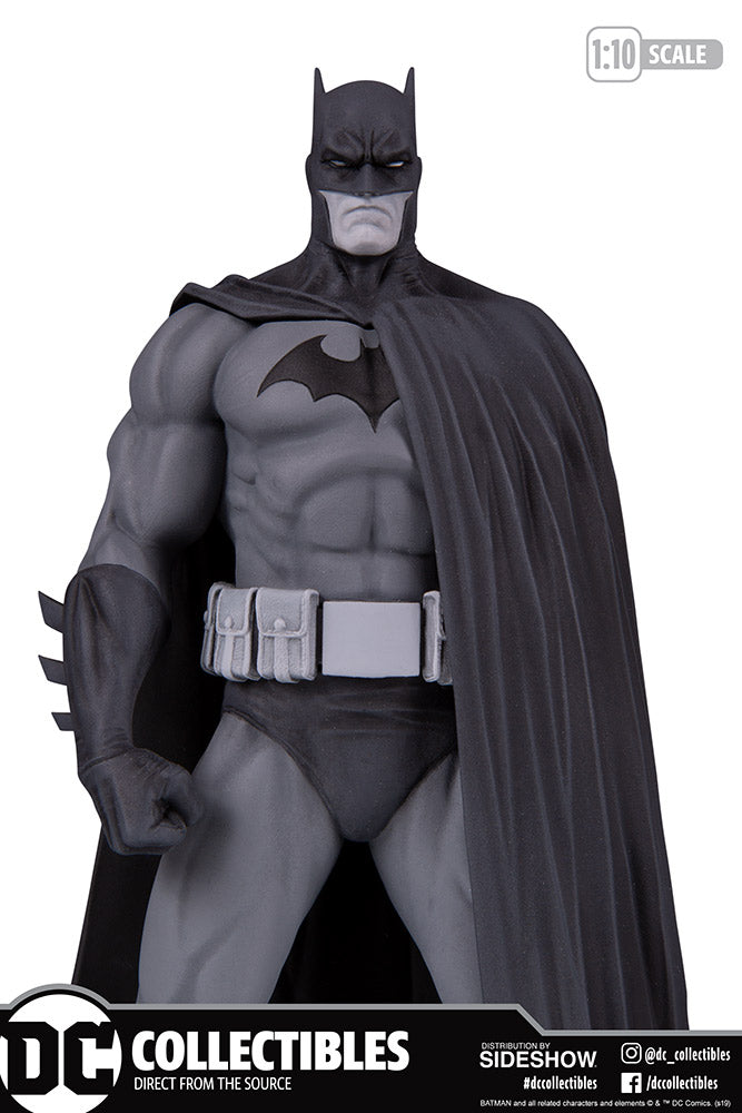 Batman V.3 by Jim Lee Statue 1/10 - Black and White DC Collectibles