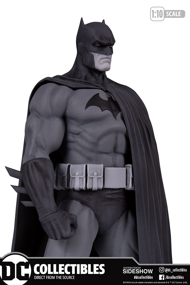 Batman V.3 by Jim Lee Statue 1/10 - Black and White DC Collectibles