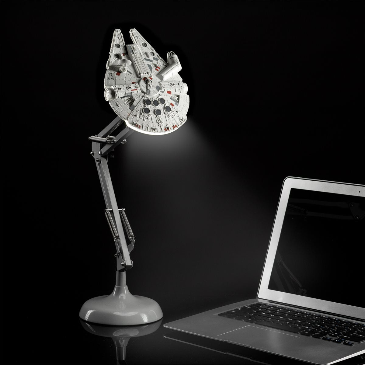 Millenium Falcon Poseable Desk Lamp - Star Wars Paladone