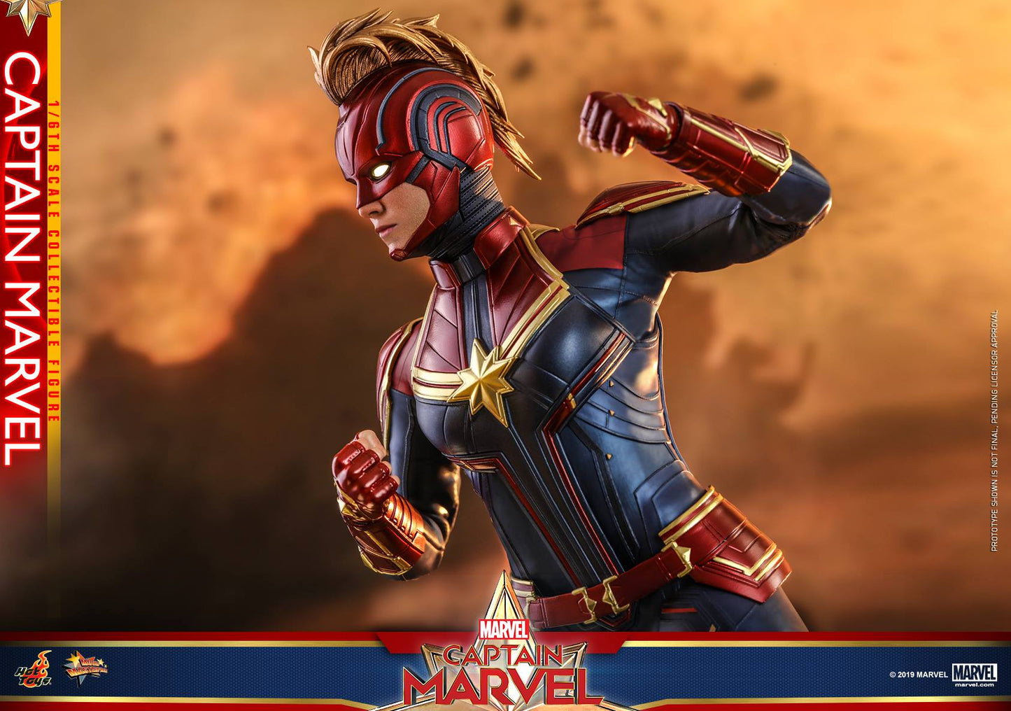 Captain Marvel 1/6 - Captain Marvel Hot Toys